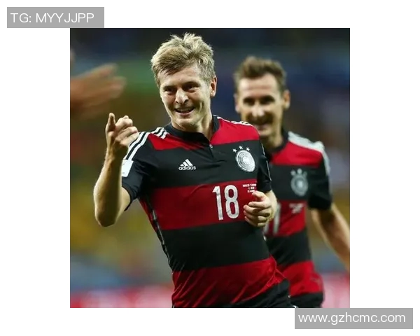 克罗斯在足球历史上的影响力与成就探讨:从天才少年到世界级中场巨星 克罗斯在足球历史上的影响力与成就探讨:从天才少年到世界级中场巨星